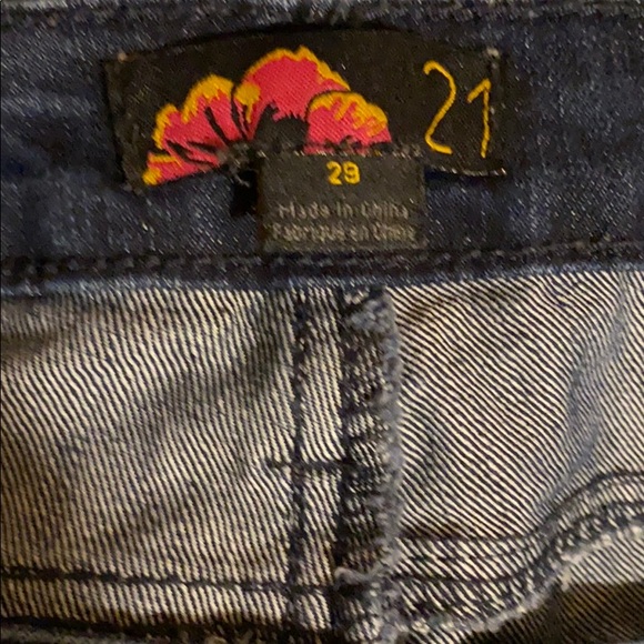 ✨NEW✨FOREVER 21 DARK BLUE JEANS FLARED - Picture 10 of 11